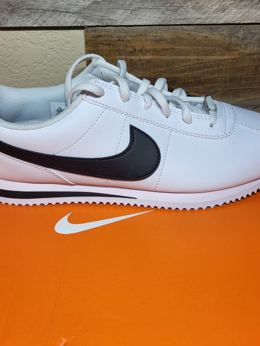 *NEW* Nike Cortez Basic SL White Black Shoes Size 6.5Y Women's 8
